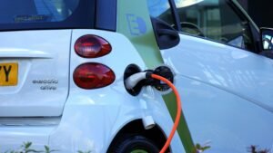 Hybrid vs. Electric Cars: Which Is the Better Choice?