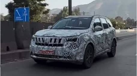 Mahindra XUV 7XO Spied: नए अवतार वाली SUV की पहली झलक और शक्तिशाली इंजन के साथ स्मार्ट ड्राइविंग अनुभव
