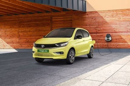 Tata Tiago EV Facelift: भारत की सबसे किफायती इलेक्ट्रिक कार में आने वाले बदलावों से क्यों बढ़ सकती है EV क्रांति